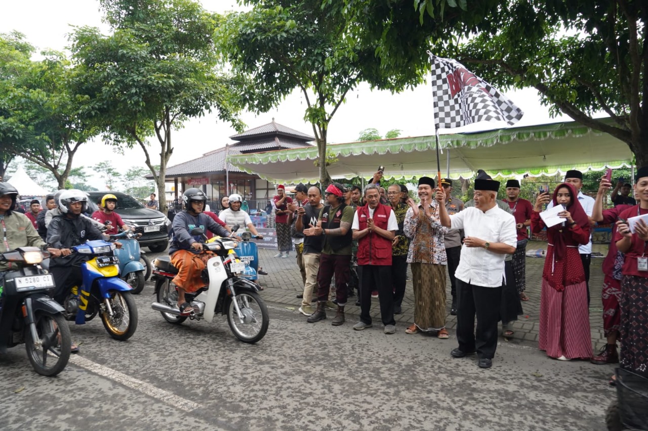 Ikut Ngabuburide di Malang Selatan, Bupati Malang Berangkatkan 500 Pemotor Bersarung