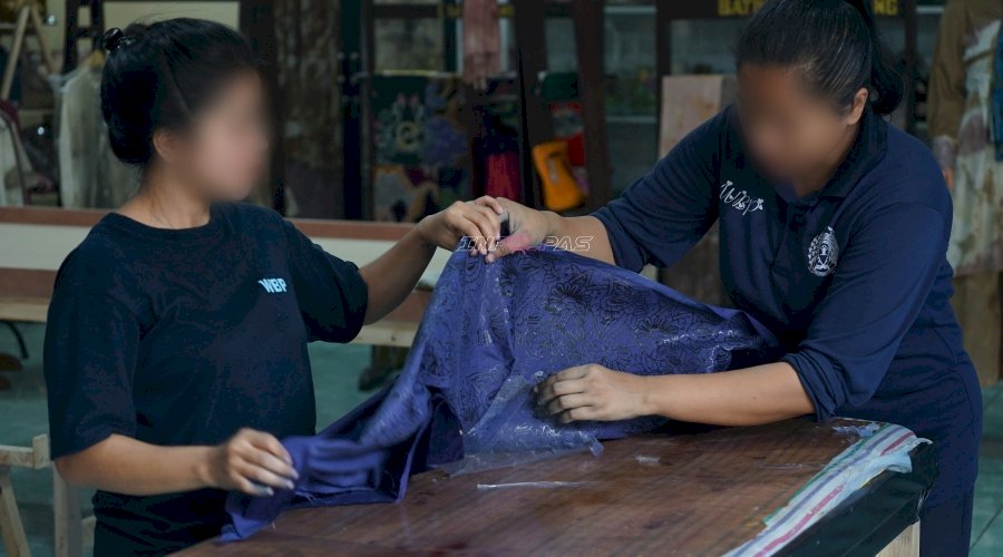 12 Warga Binaan Lapas Perempuan Malang Kejar Target 25 Batik untuk Suvenir DPR Komisi III