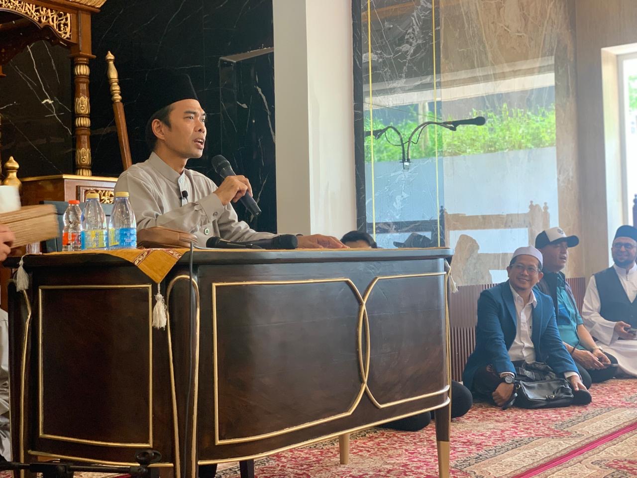 Ribuan Warga Padati Kajian UAS di Masjid Baitul Jannah, Ijen Nirwana Residence 