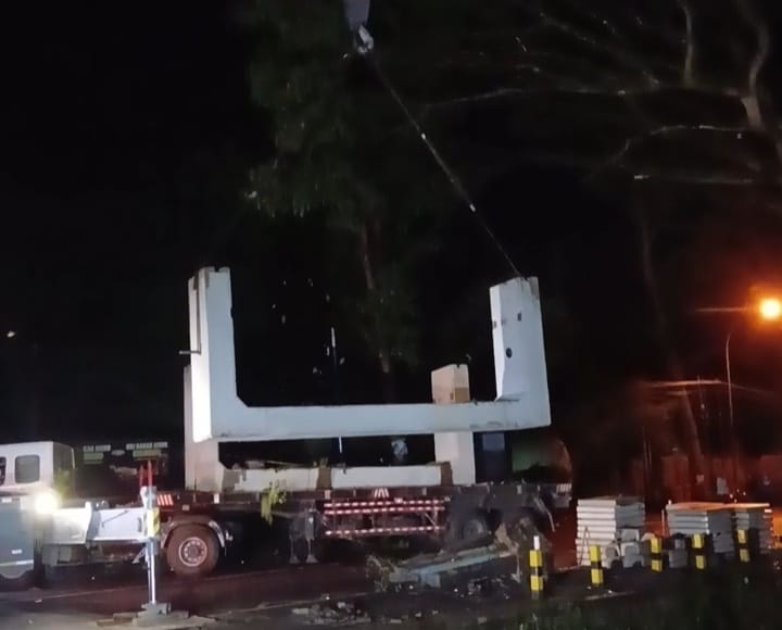 Gorong-Gorong Beton Pedesterian depan SMPN 3 Kota Batu Dipasang, Tiang-Tiang Internet dan Rambu Dirobohkan  