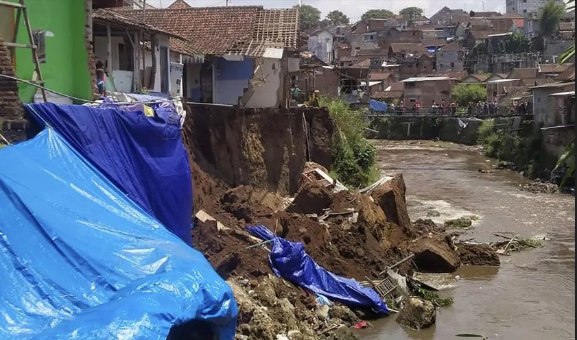 BNPB Sindir Daerah Sering Salahkan Hujan Picu Bencana, padahal Banyak Bangunan Langgar Sempadan Sungai