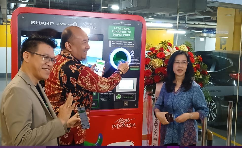 Sharp Indonesia-Plasticpay Luncurkan Mesin Olah Sampah RVM, Masukkan Botol Raih Saldo di Aplikasi Plasticpay