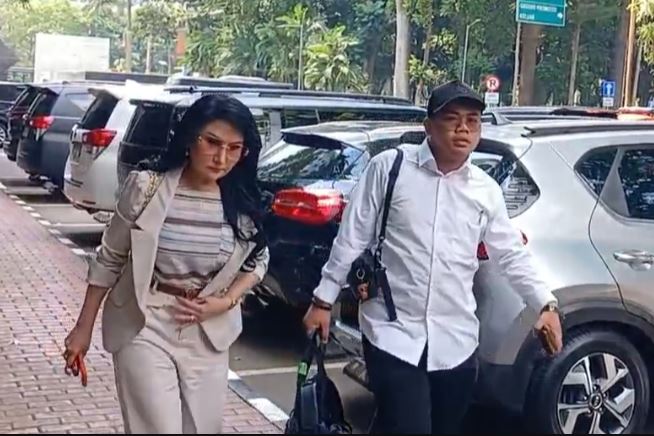 Lita Gading Hadir di Polda Metro, Diperiksa terkait Laporan Ahmad Dhani