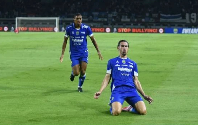 Persib Bandung Kukuh di Puncak Klasemen usai Kalahkan Persis 1-0