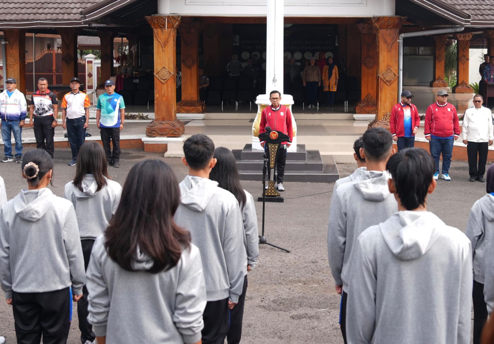 Nurochman Lepas 48 Atlet Kota Batu ke POPDA XV dan PEPARPEDA III Jatim 2026