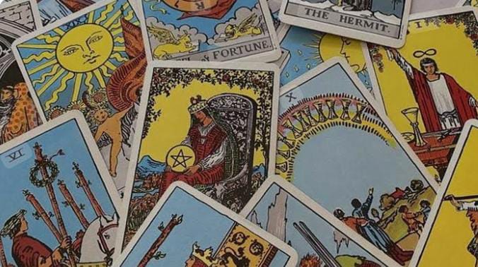 Tren Tarot Reading di Kalangan Gen Z, Sudah Ditonton 50 Juta Kali!