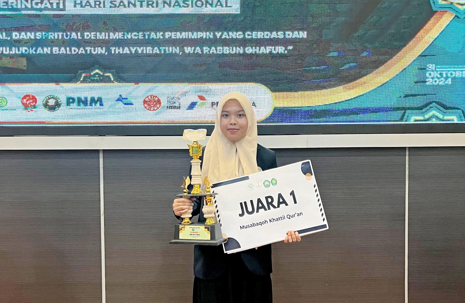 Mahasiswi UM Alfiyatun Nur Amaliyah Juarai Seni Kaligrafi di MTQ Nasional!