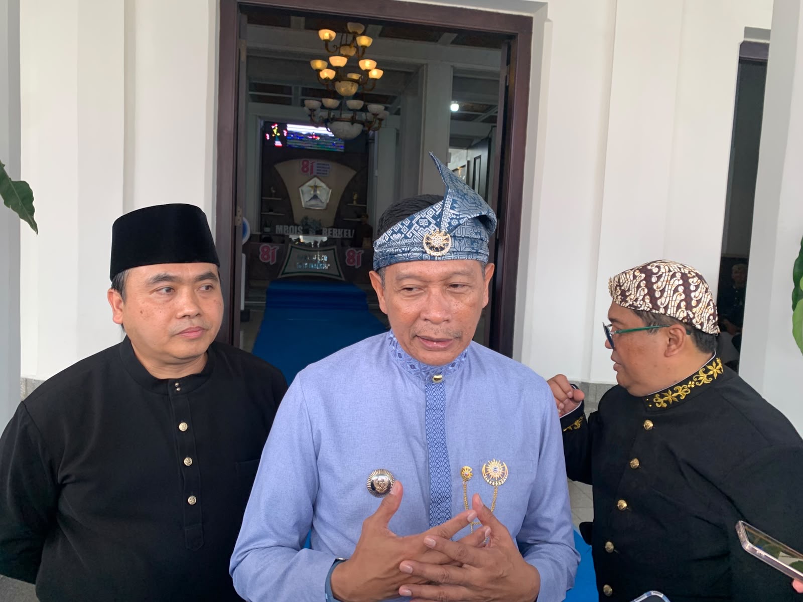 Wahyu Hidayat Kenakan Busana Melayu Medan saat Upacara Sumpah Pemuda