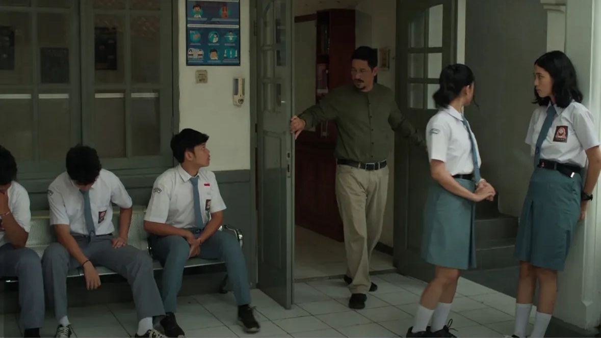 Fakta-Fakta Keren Film “Belum Ada Judul”, Kisah Heroik Guru yang Terinspirasi Lagu Iwan Fals 