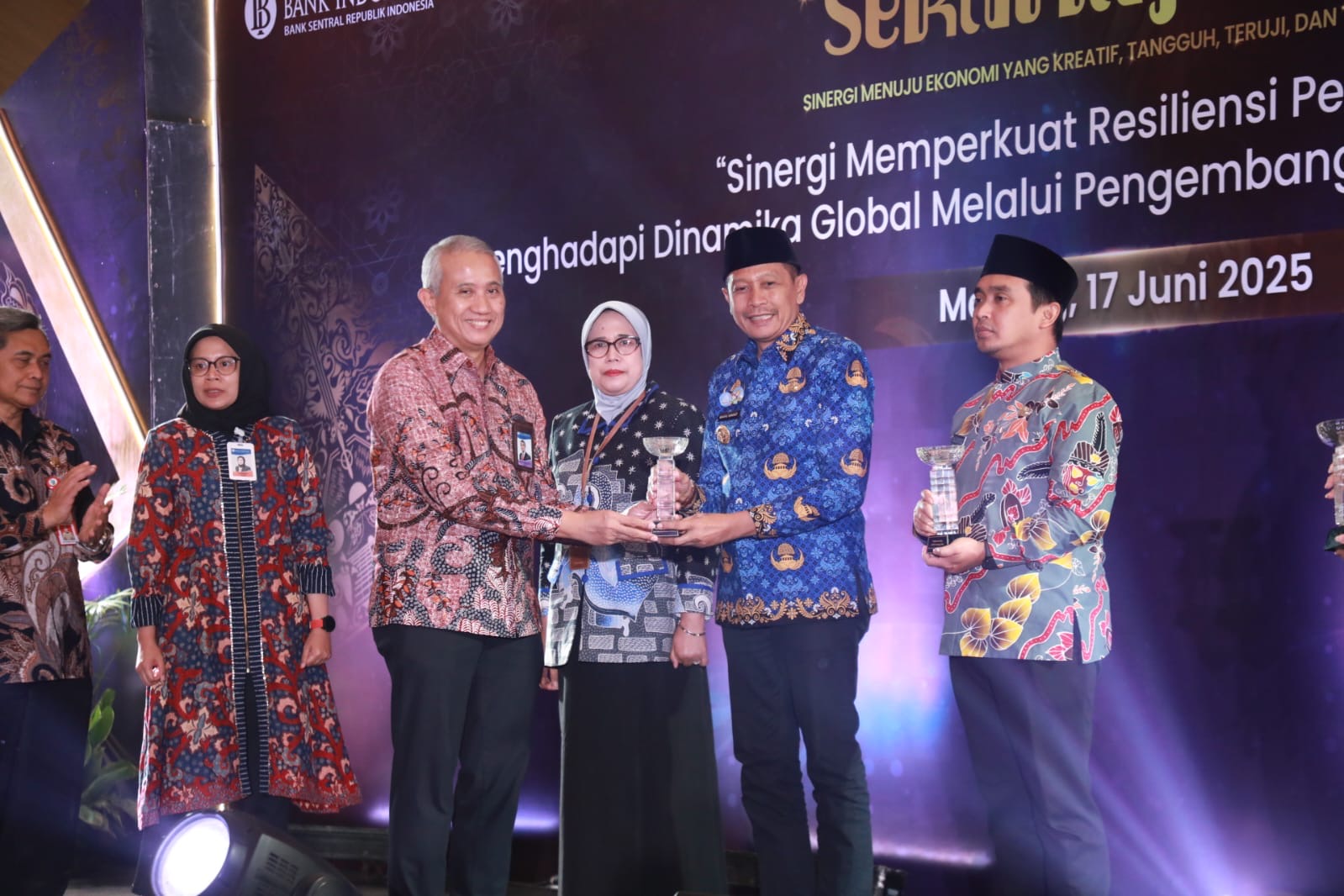 Pemkot Malang Raih Penghargaan sebagai Yang Tercepat Terapkan Elektronifikasi Transaksi