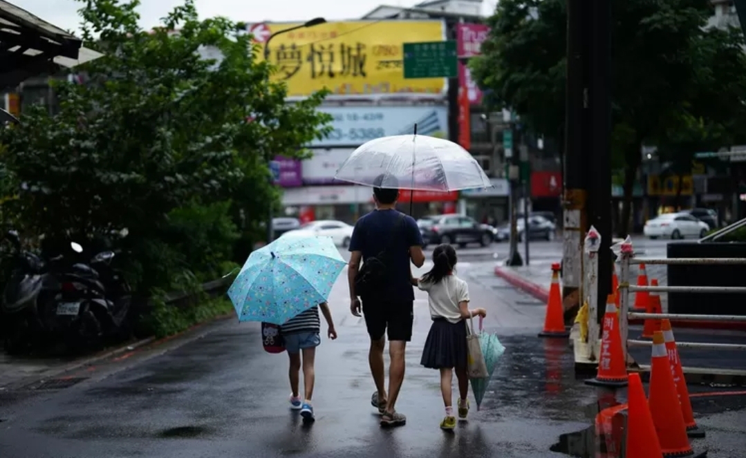 Liburan Nyaman di Tengah Musim Hujan, 9 Persiapan Wajib Biar Tetap Seru