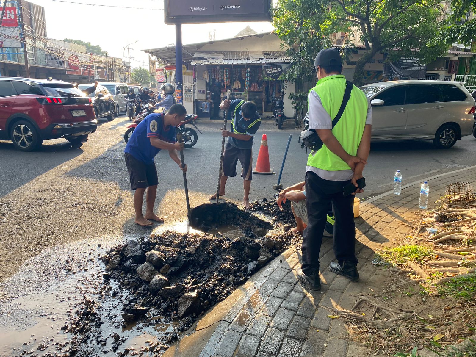 Jaga Kualitas Air, PDAM Tugu Tirta Terus Perbaiki Saluran Air  