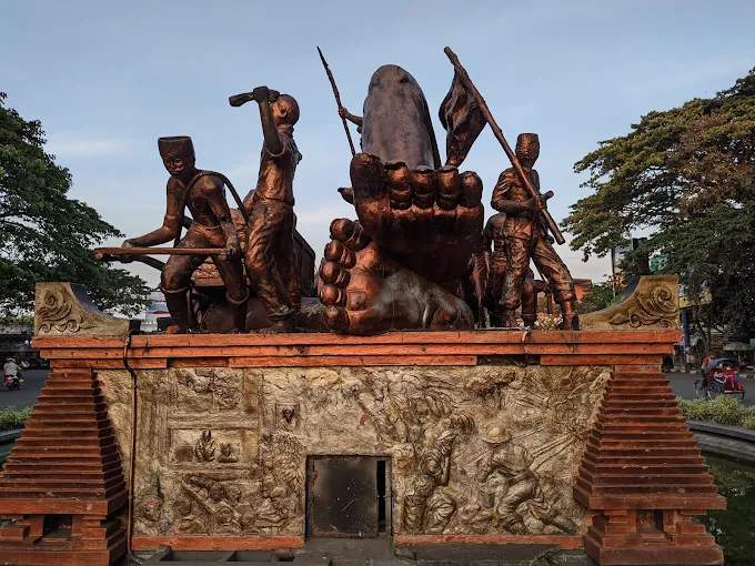 9 Destinasi Wisata Sejarah di Malang Raya: Di TMP Untung Suropati Ada Makam Pencetus Bahasa Walikan