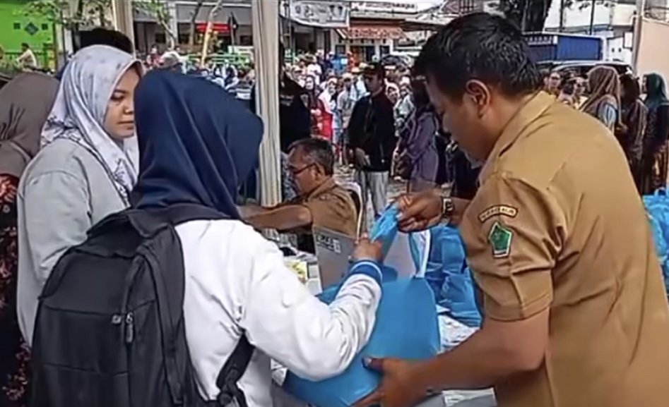 6.000 Paket Sembako Disubsidi Pemkot Malang, Pasar Murah Nataru Diserbu Warga