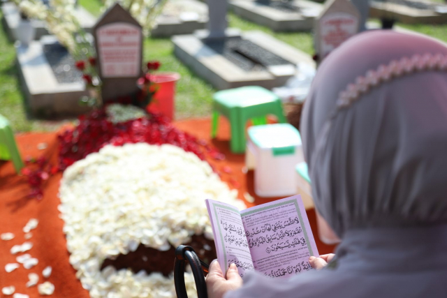 Doa Ziarah Kubur Menjelang Ramadhan, Tradisi Mendoakan yang Telah Mendahului