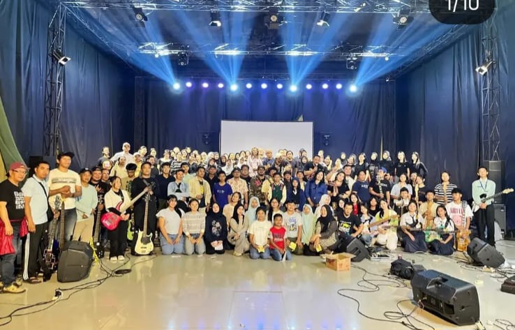 125 Musisi Kota Batu Iringi Cak Nur Bernyanyi dalam Sinergi Musisi untuk HUT ke-25 Kota Batu