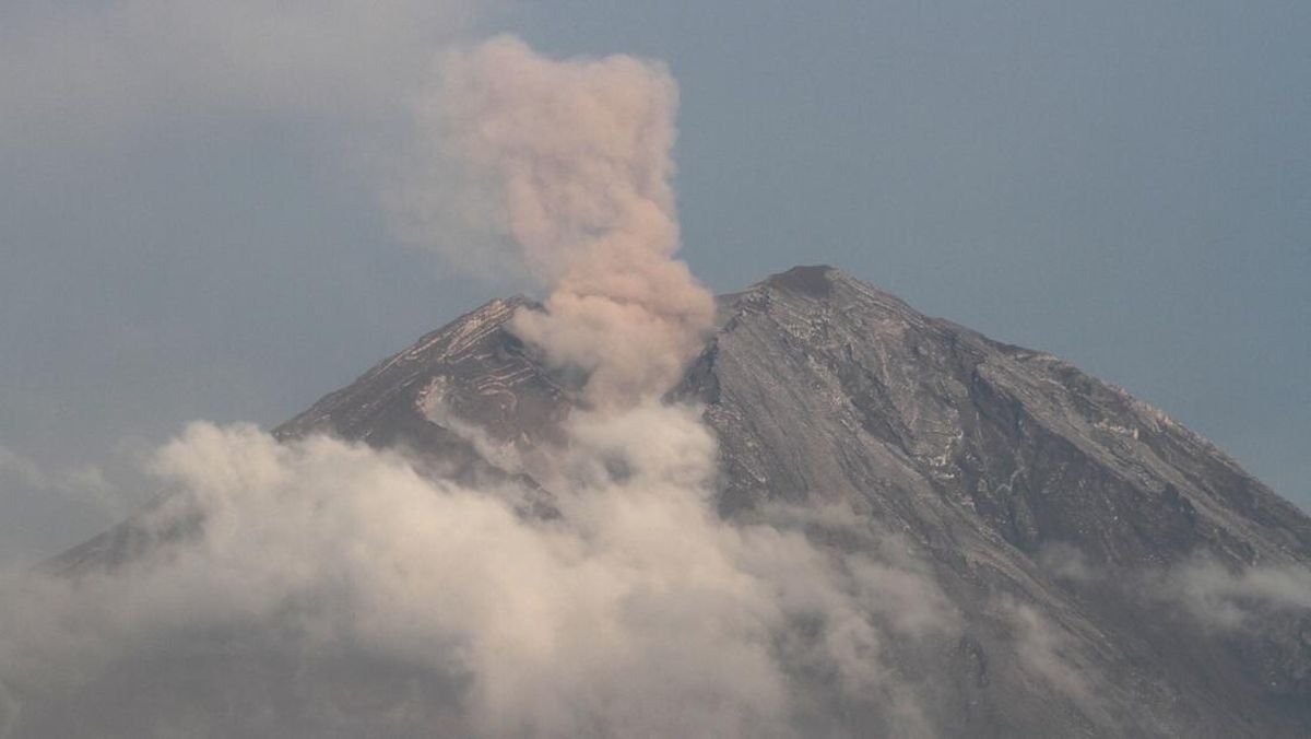 Gunung Anak Krakatau Erupsi 3 Kali, Status Siaga dan Radius Bahaya 5 Km
