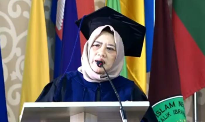 Fokus Teliti Keaneragaman Budaya di Pesantren, Antarkan Akademisi Asal Gondanglegi Raih Gelar Guru Besar 