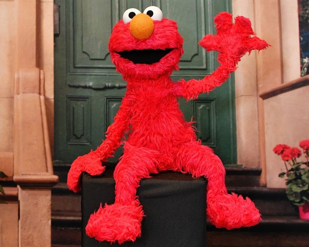 Fakta Unik di Balik Tanggal 3 Februari, Hari Lahir Elmo yang Selalu Berusia 3 Tahun