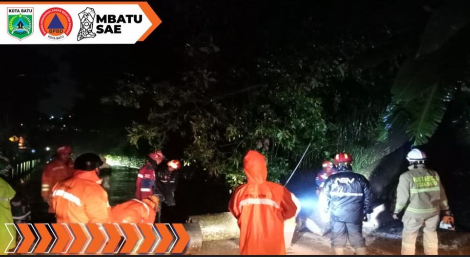 Longsor dan Pohon Tumbang di Giripurno Sempat Putus Akses Kota Batu-Kabupaten Malang 