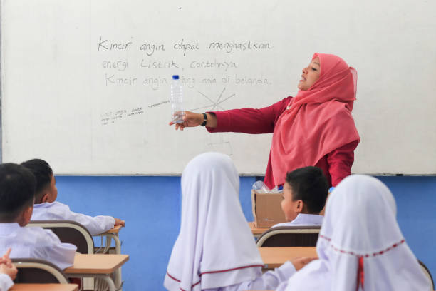 Pemerintah Siapkan Tiga Program Bantuan untuk Guru Senilai Rp905,5 Miliar di HUT RI ke-80