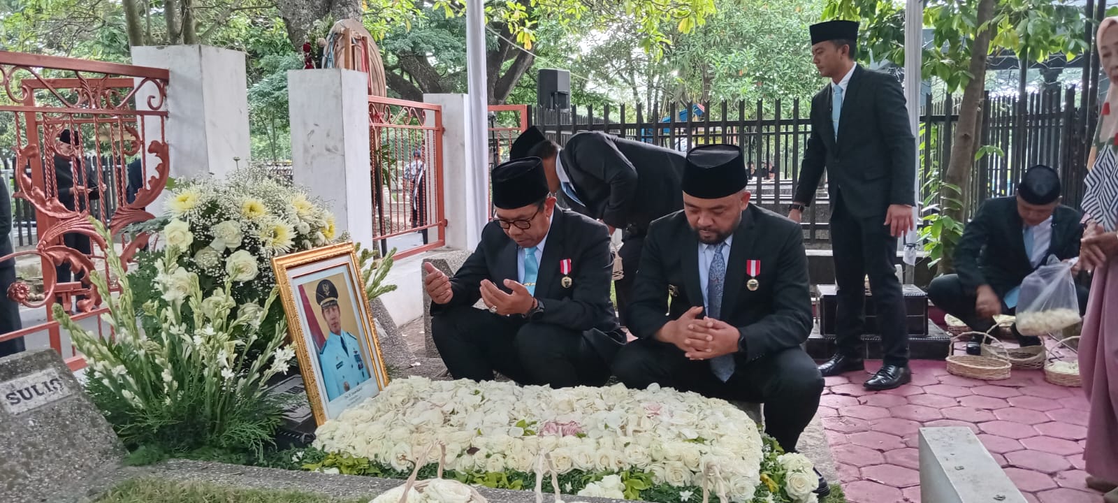 Wali Kota Batu Pimpin Pejabat Kota Batu Ziarah ke Makam Imam Kabul