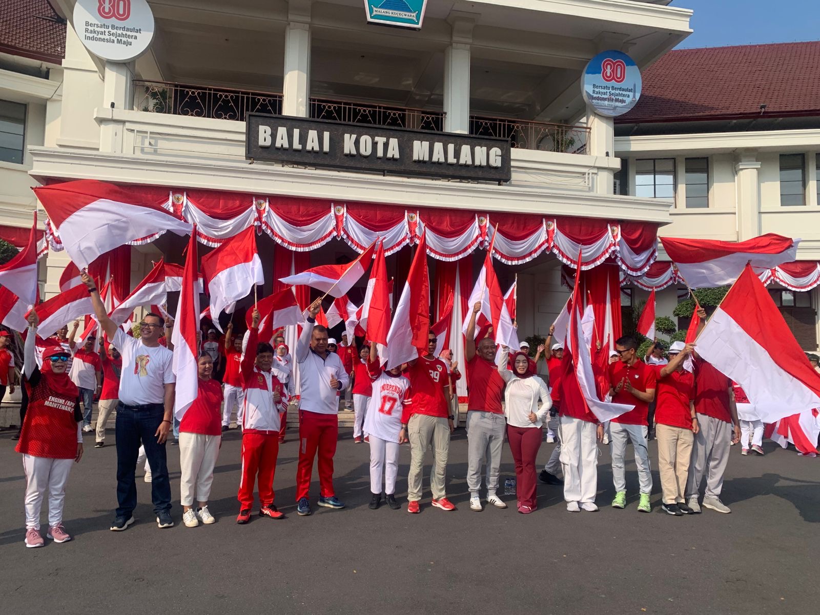 Pemkot Malang Bagikan 1.000 Bendera Merah Putih, Ajak Warga Maknai Kemerdekaan dengan Aksi Nyata