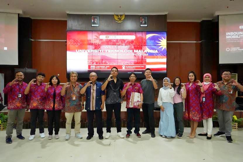 Mahasiswa UM dan Universiti Teknologi Malaysia Kemah Bareng di Bromo, Bagian dari Kolaborasi Eduwisata
