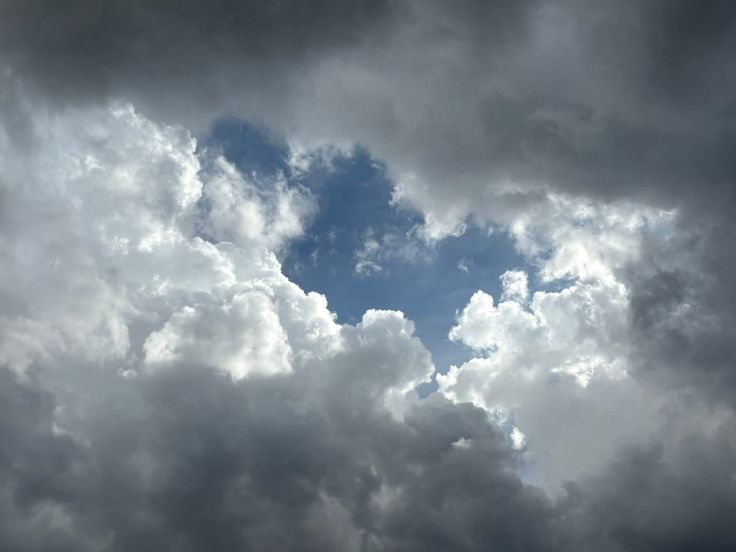 Prakiraan Cuaca Malang Raya Senin 8 Desember 2025: Berawan dan Lembap, Hujan Berpotensi Turun Sore Hari