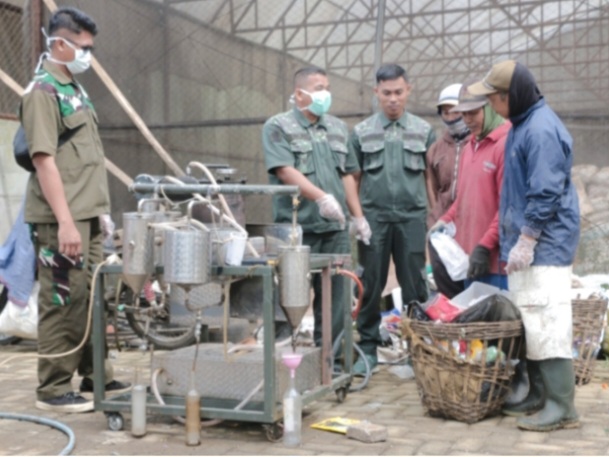 Pemdes Tulungrejo Ubah Sampah Plastik Jadi Bahan Bakar Cair, Pakai Alat Buatan Poltekad  