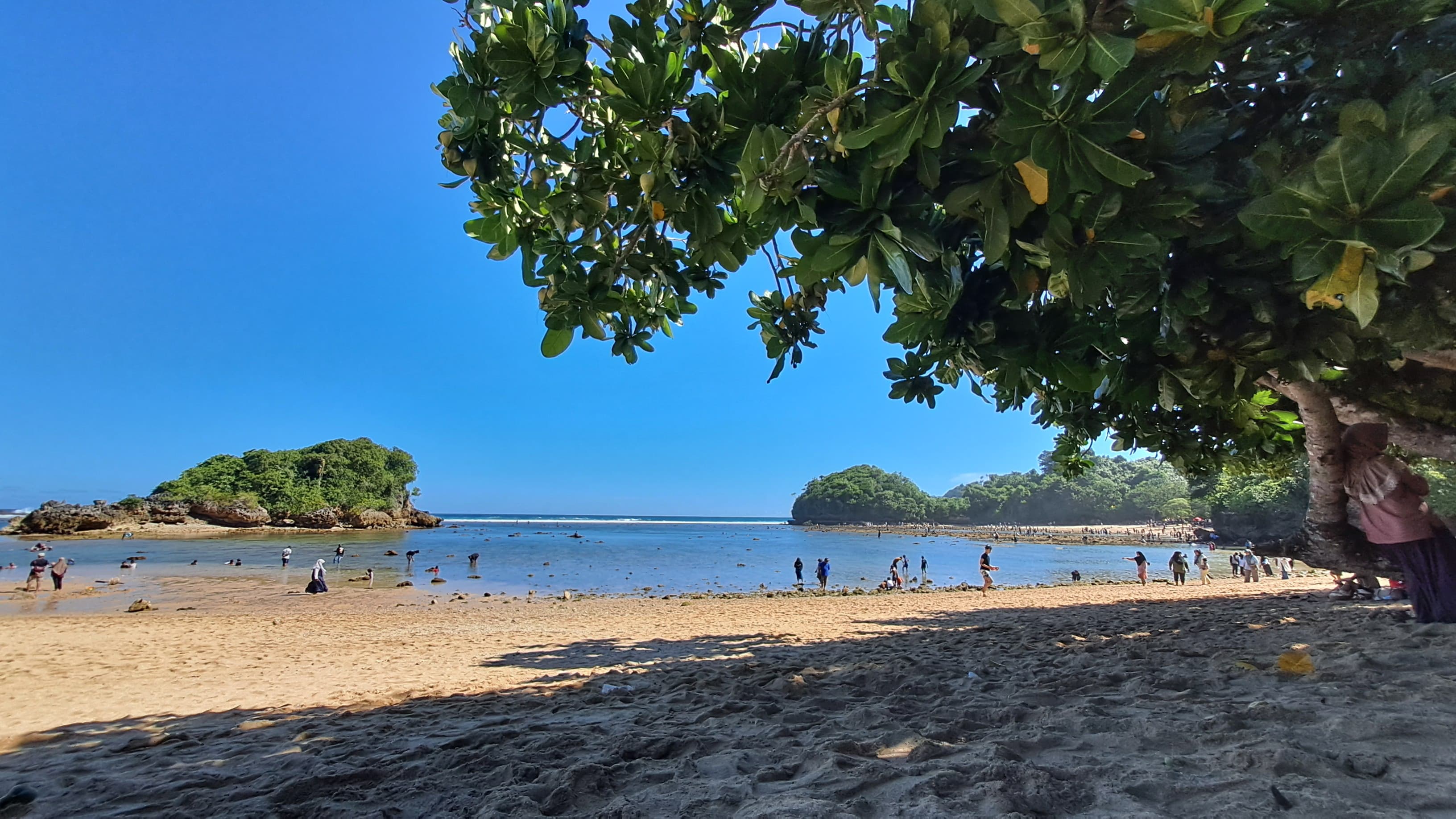 Pantai Three in One, Destinasi Wisata di Pesisir Selatan Malang yang Dikembangkan Warga, Layak Dikunjungi!