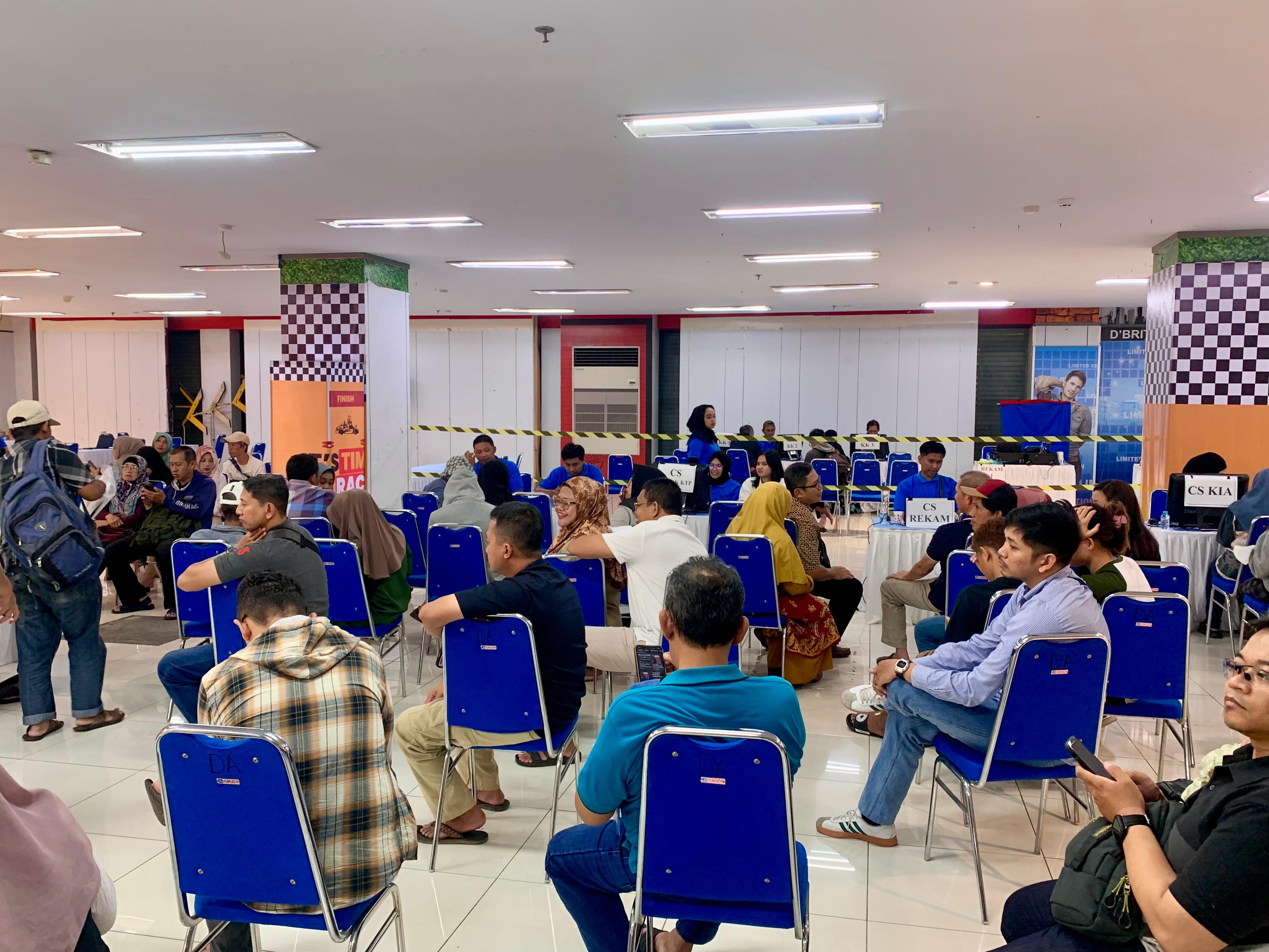 Diserbu Warga! Layanan Adminduk di Mal Dinoyo Ramai Pengunjung