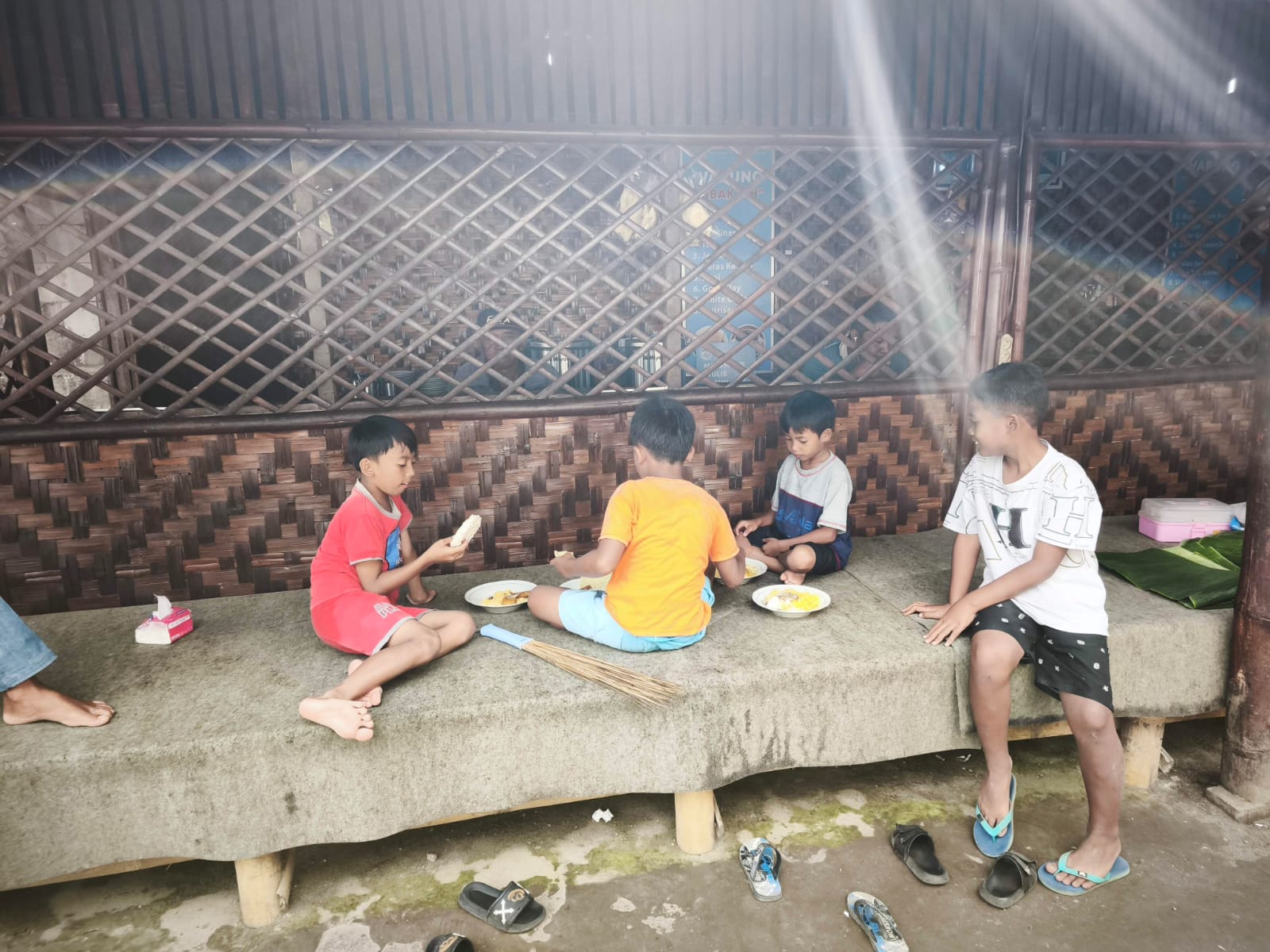 Anak Bebas Pilih Lauk Sepuasnya Cuma Rp2 Ribu di Warung Mbak Sih Pujon 