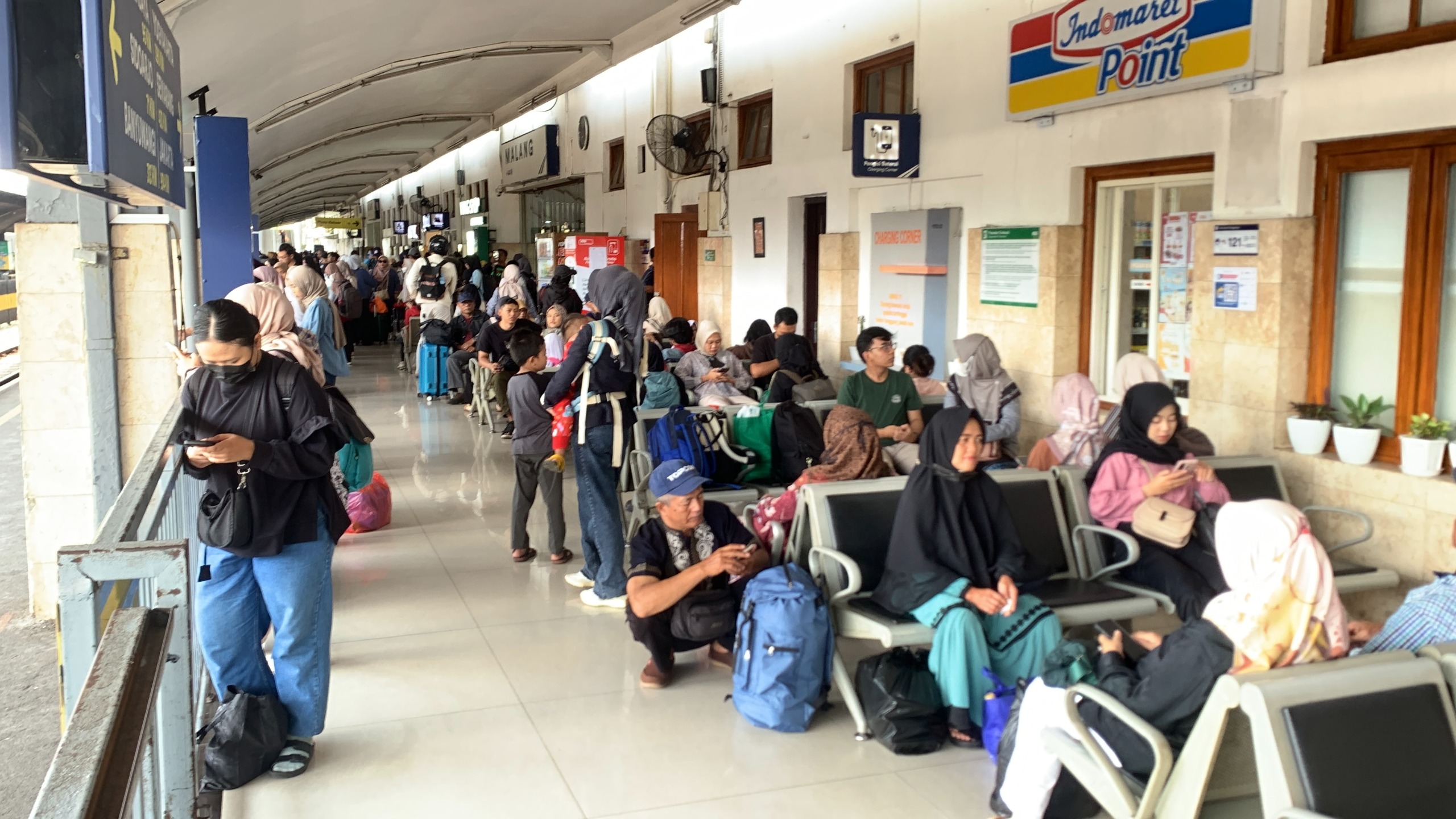Lonjakan 40 Ribu Penumpang Warnai Libur Panjang Waisak di Stasiun Malang