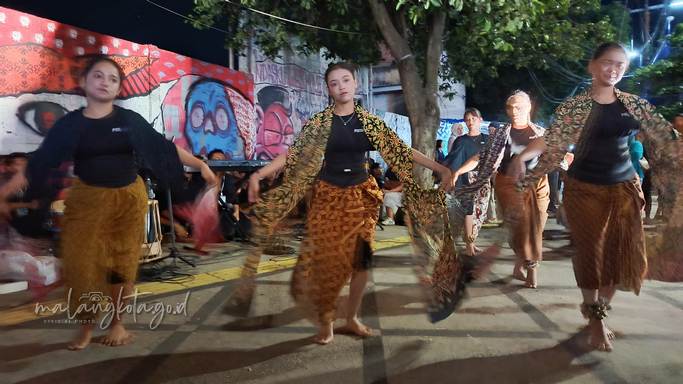 Hari Tari Dunia Juga Diperingati di Kayutangan, Kota Malang dengan Penampilan Kolosal Ratusan Penari