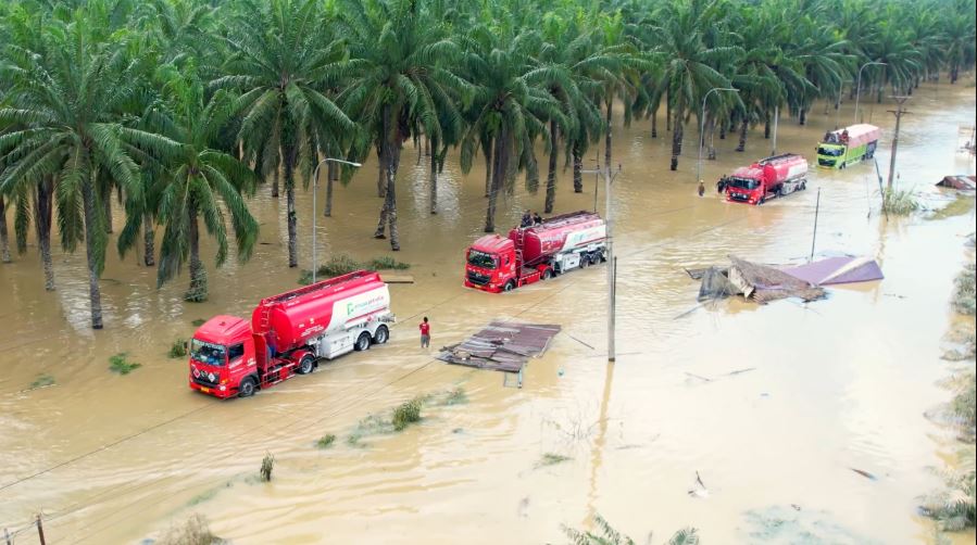 Akses Darat Mulai Terbuka, Pemerintah Kerahkan Truk Logistik, BBM, dan Alat Berat dari Medan ke Aceh Tamiang