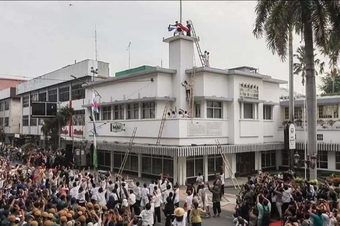 Perobekan Bendera Belanda di Hotel Yamato: Simbol Perlawanan Pemuda Surabaya 19 September 1945