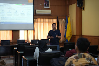 Mahasiswa S2-S3 FEB UB Belajar Strategi Publikasi Jurnal Internasional dari Prof Christopher Gan