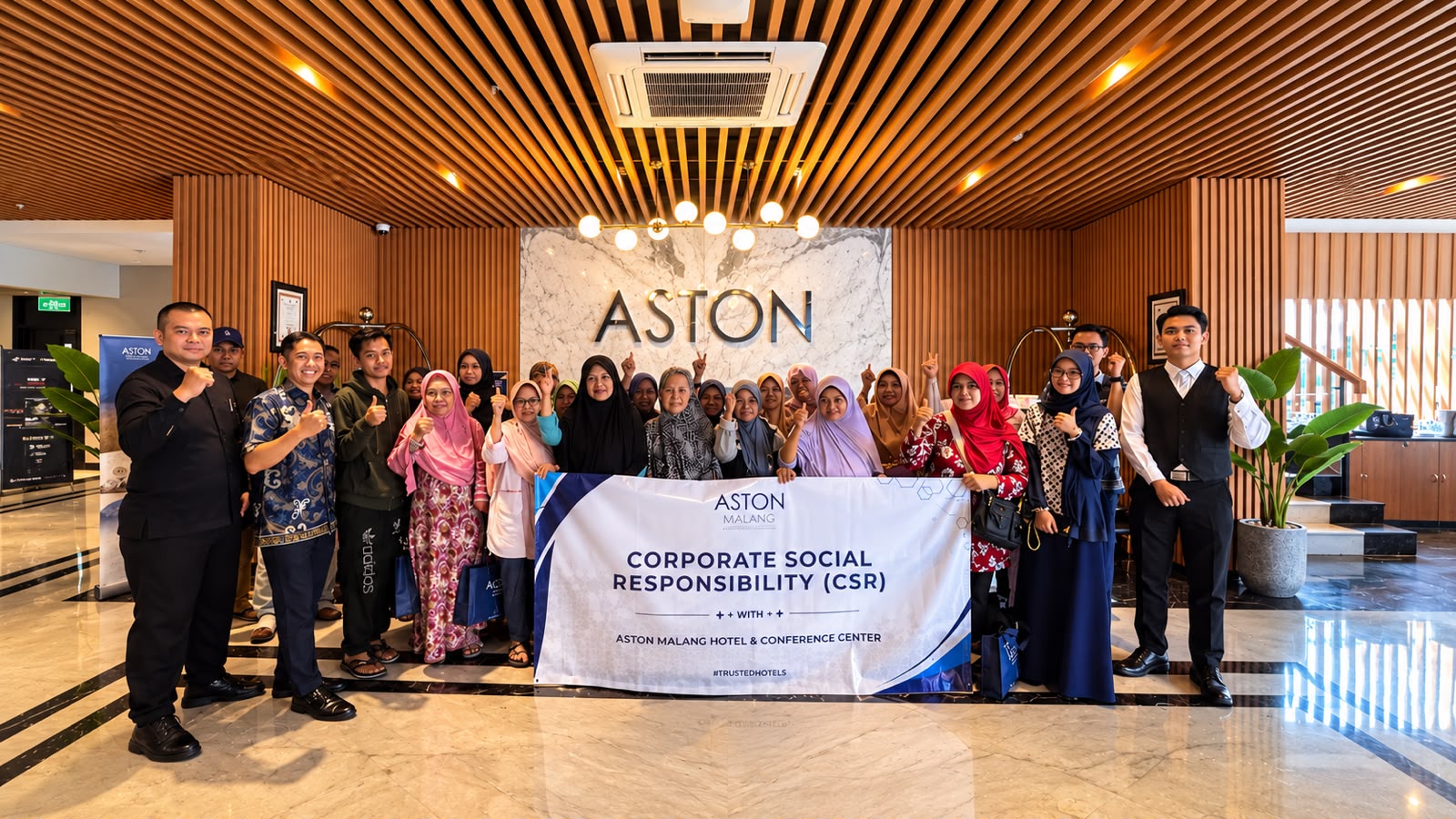 Aston Malang Gelar CSR, Warga Sekitar Diajak Sarapan Bersama di Hotel