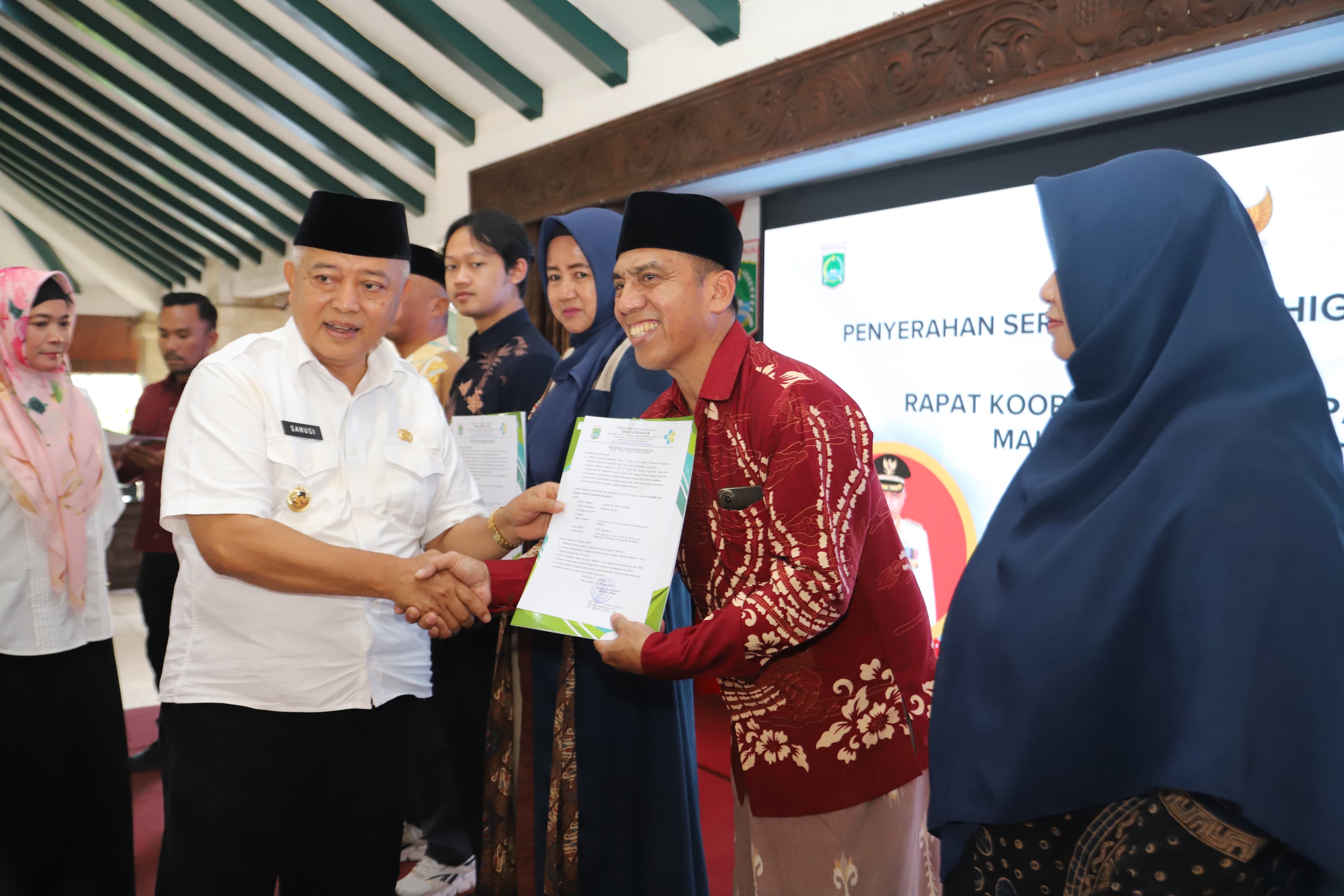 Bupati Malang Serahkan SLHS Guna Percepat Program MBG di Kabupaten Malang