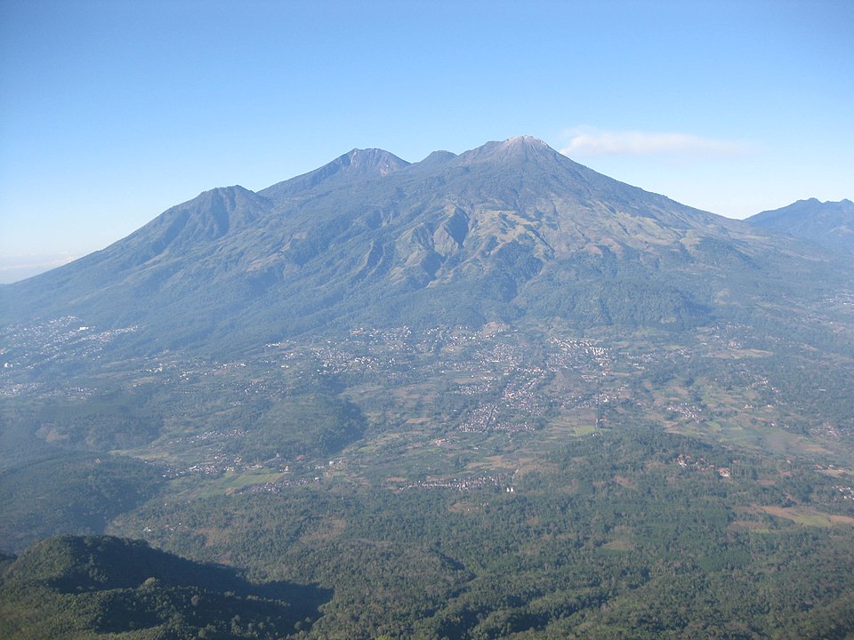 Prakiraan Cuaca Akhir Pekan Di Malang Raya: Didominasi Awan Tebal, Wisatawan Harap Waspada!