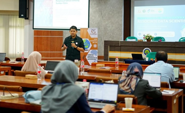 UM Tingkatkan Kompetensi Dosen di Bidang Digital dengan Menggelar Sertifikasi Associate Data Scientist