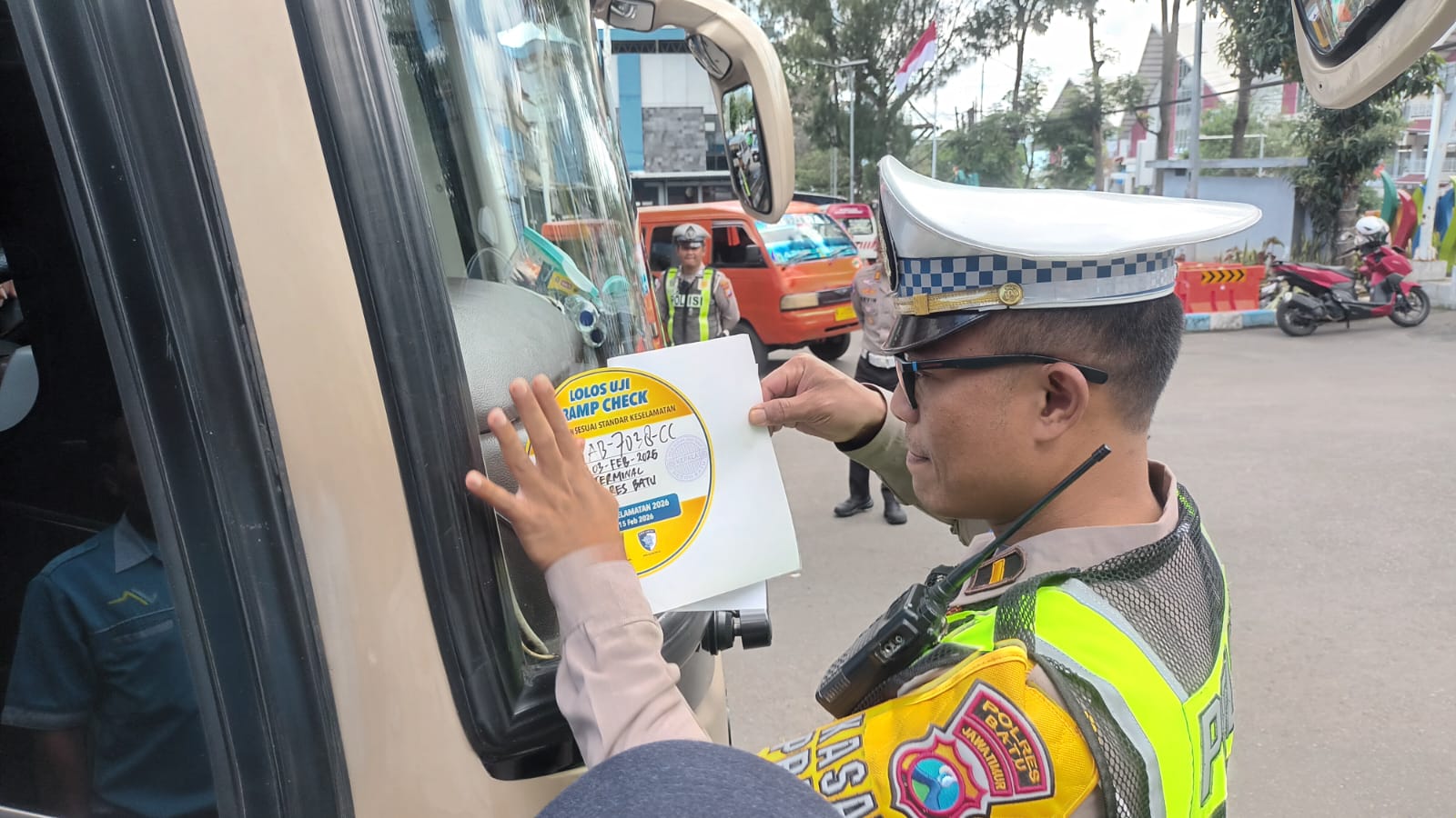 Polres Batu Gelar Ramp Check, 8 Bus Laik Jalan, 4 Bus Diperingatkan, 5 Ditilang