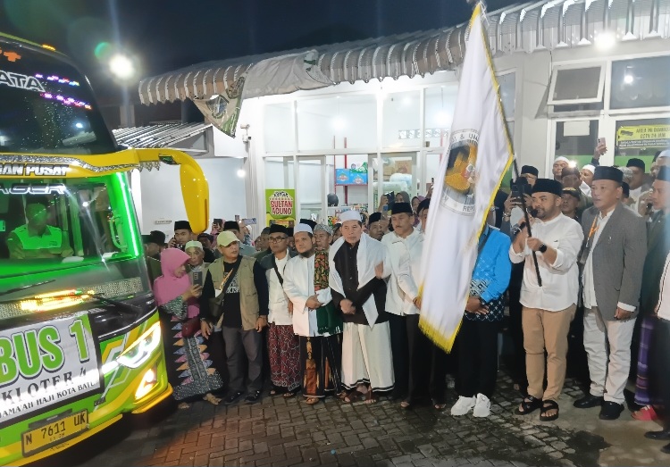 Penuh Haru, Jemaah Haji Kota Batu Resmi Dilepas, Satu Orang Tertunda Berangkat 