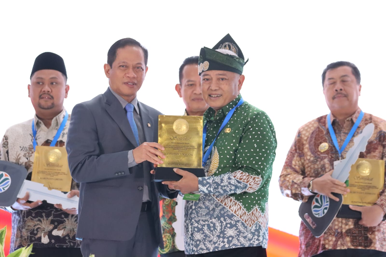 Kabupaten Malang Raih Penghargaan ‘Menuju Kabupaten Bersih’ dari KLH RI