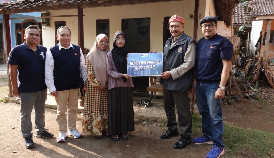 Dari Rumah Sempit di Pagelaran, Arini Tembus FISIP UB dan Dapat Beasiswa Sampai Lulus