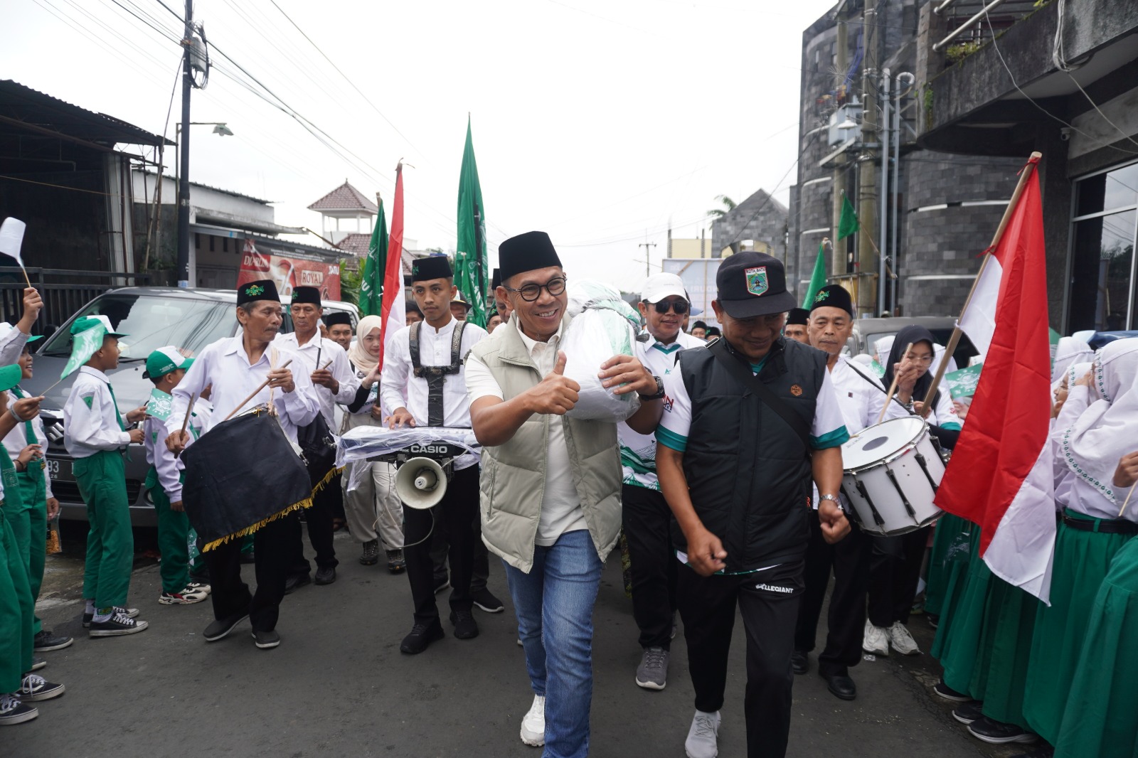 Harlah NU Bentangkan Bendera NU 1.000 Meter dan Tanam 1.000 Pohon di Lereng Panderman