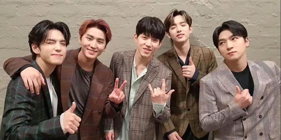 Lirik dan Terjemahan Lagu Lovin' The Christmas milik DAY6, Single Spesial untuk Musim Dingin Natal