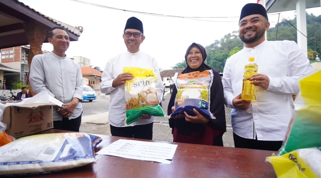 Pastikan Harga Pangan Stabil, Wali Kota dan Wawali Batu Tinjau Pasar Murah di Desa Sumberejo