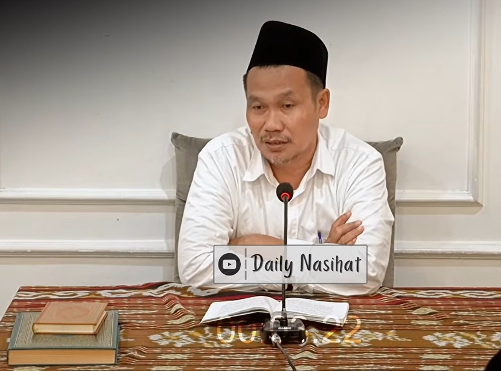 Gus Baha Ingatkan Bahaya Bilang 'Rasulullah Bersabda' Tanpa Verifikasi (3)
